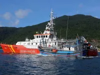 Cứu 7 ngư dân Nghệ An trôi dạt trên biển